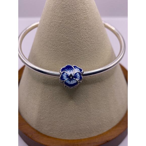 Authentic PANDORA #790777C02 Blue Pansy Flower Charm - Picture 1 of 4
